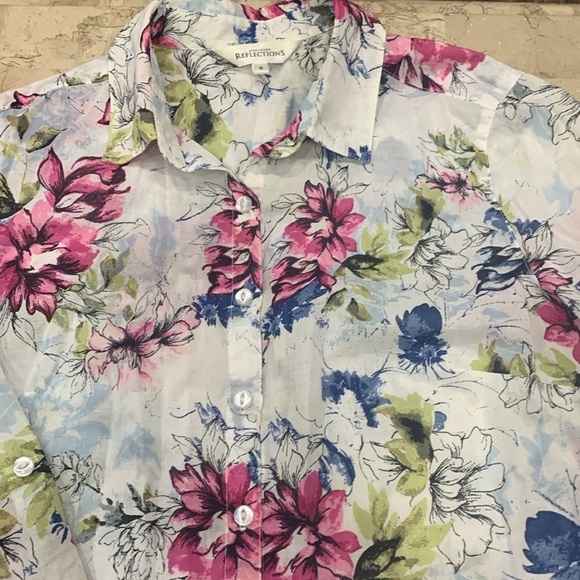 ❤️ Northern Reflections Floral Top - Picture 2 of 4